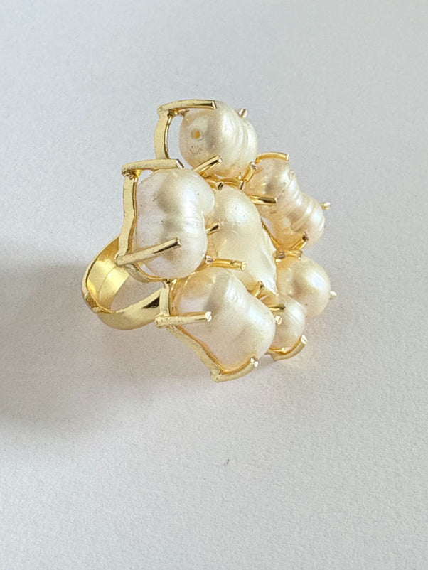 Mridu floral freshwater Baroque pearls ring