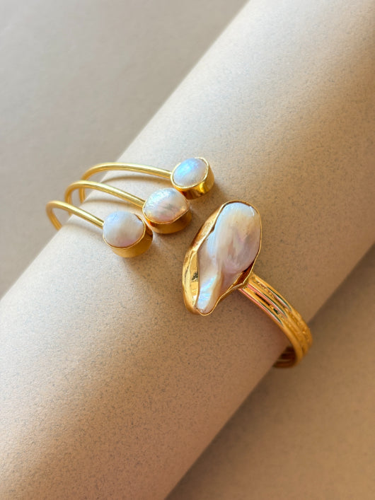 Somika freshwater baroque pearl HandCuff