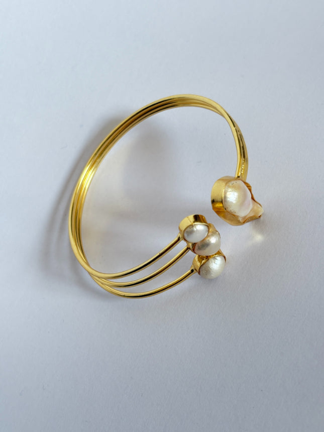 Somika freshwater baroque pearl HandCuff