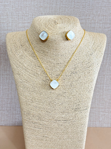 Shweta Mother of pearl Chain Pendant Set