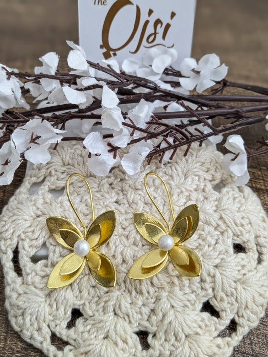 Pearl Petal Bloom earrings