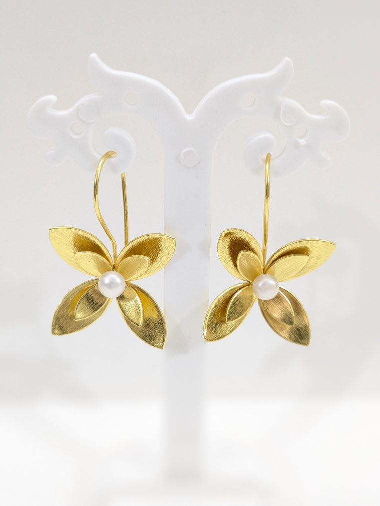 Pearl Petal Bloom earrings