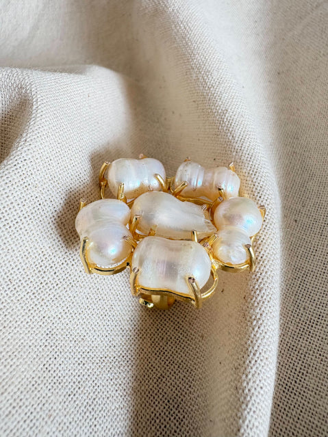 Mridu floral freshwater Baroque pearls ring
