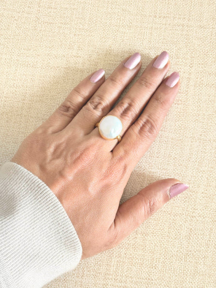Ojaswini freshwater mother of pearl ring