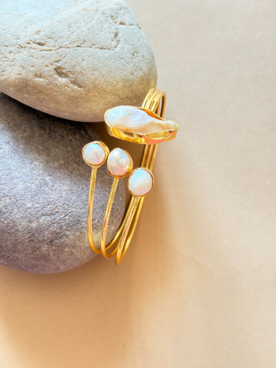 Somika freshwater baroque pearl HandCuff