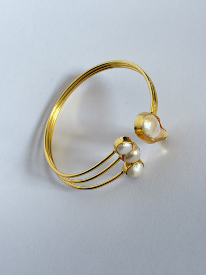 Somika freshwater baroque pearl HandCuff