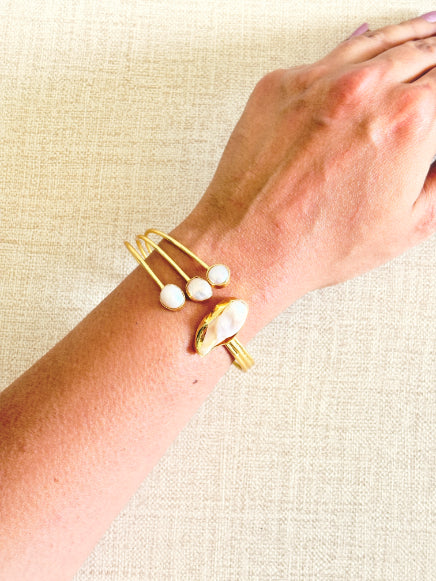 Somika freshwater baroque pearl HandCuff