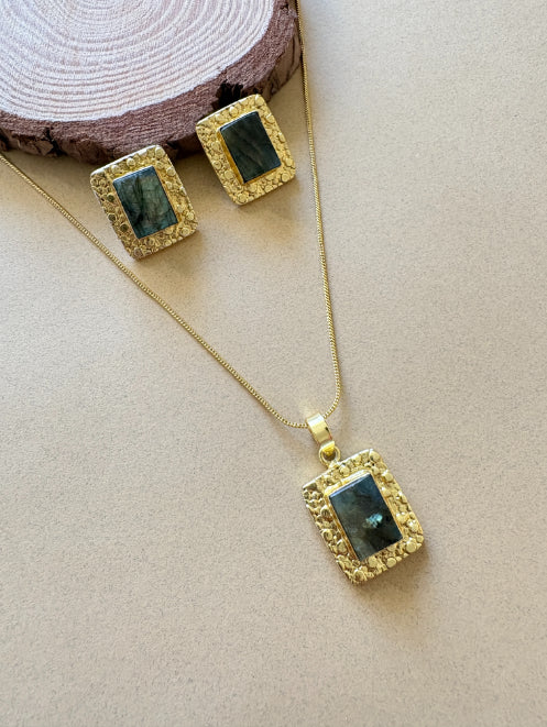 Trinetra Labradorite 18K Gold-Plated Brass Chain Pendant Set