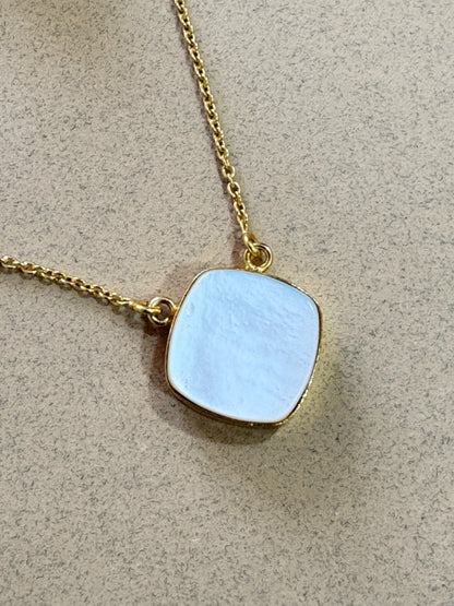 Shweta Mother of pearl Chain Pendant Set