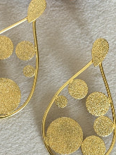 18K gold-plated brass gold dangle earrings with textured discs