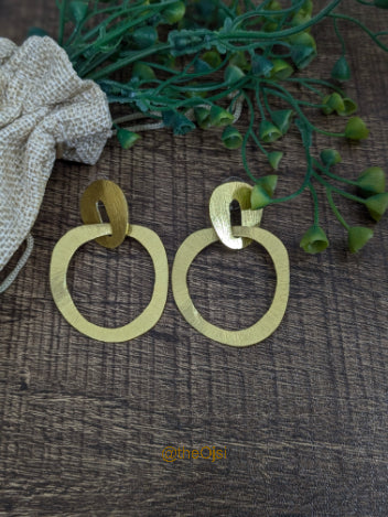 Golden Loop Elegance brass stud earrings